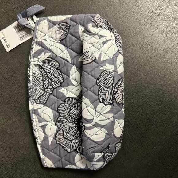 New!!! Vera Bradley Bundle Travel Cosmetic Bag and pencil/ make up brush bag - Picture 3 of 5